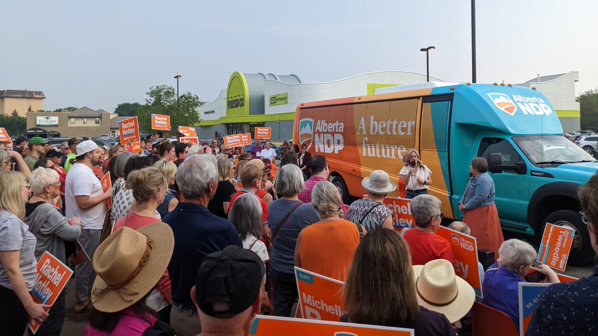 Red Deer showed that we are ready for <a href="/RachelNotley/">Rachel Notley</a> to be our premier!

Thank you all for showing up. The momentum here is amazing to see.
