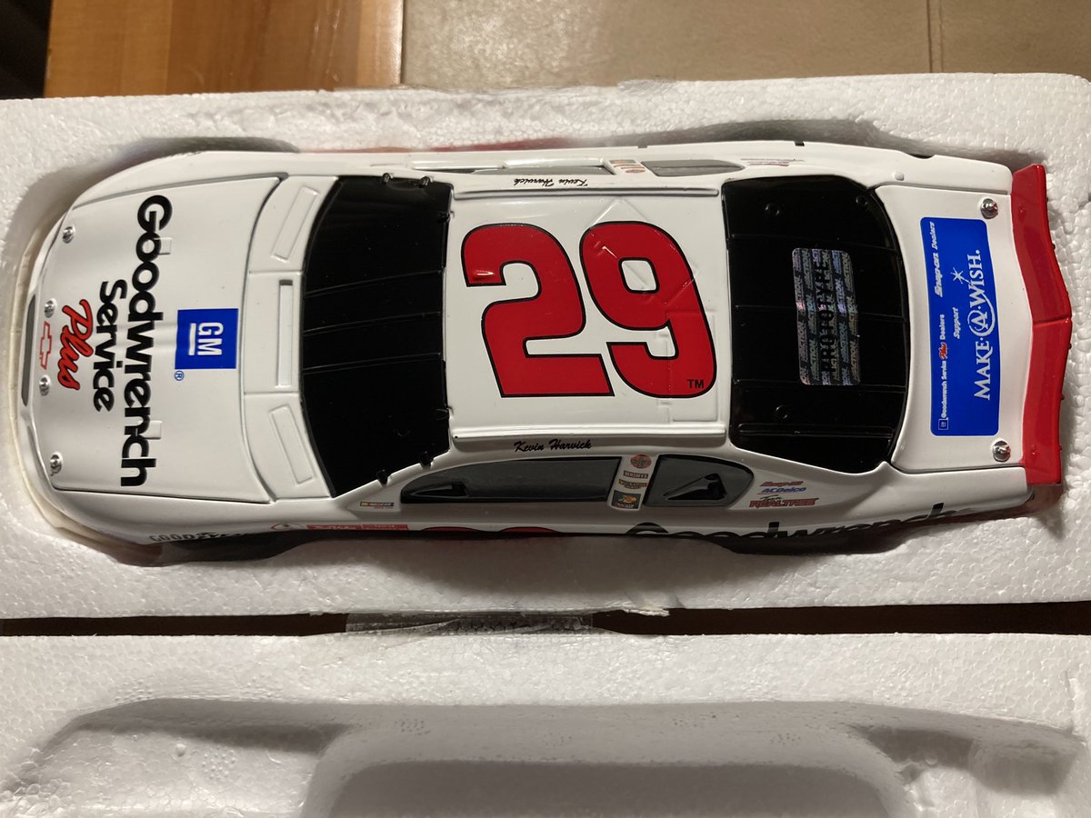 pshingle's tweet photo. Kevin Harvick 2001 GM Goodwrench Monte Carlo 1/24 prototype diecast. A crown jewel of my collection. Will sell for the right price. #KevinHarvick #4ever29 #Forever29 #NASCAR #NASCAR75  #Diecast https://t.co/6wcXudLqgB