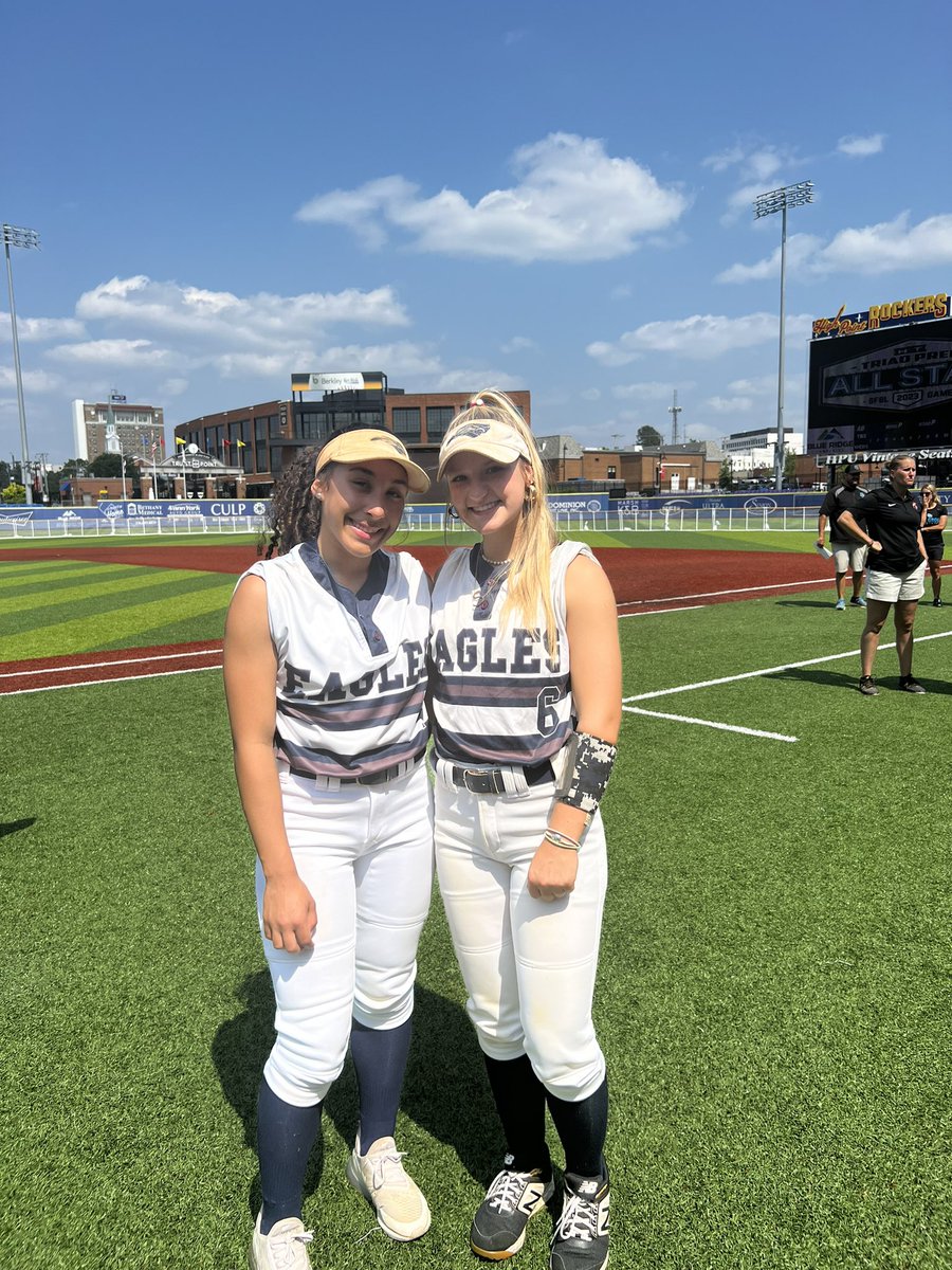 SomethingElse9's tweet image. High School All Star Game and one last round with teammates and coaches she’s played with forever. Hard to watch her close this chapter….looking forward to watching you play in college, @kaitlynking525 Thank you @EFeagles  and @eastfosb for giving her a great HS  experience.