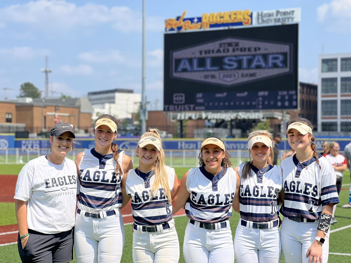 SomethingElse9's tweet image. High School All Star Game and one last round with teammates and coaches she’s played with forever. Hard to watch her close this chapter….looking forward to watching you play in college, @kaitlynking525 Thank you @EFeagles  and @eastfosb for giving her a great HS  experience.