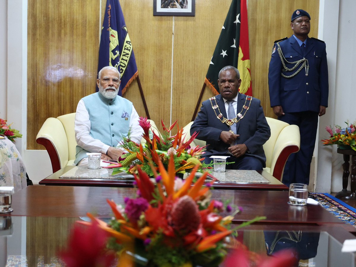 narendramodi's tweet photo. Had a wonderful meeting with Governor General of Papua New Guinea, Sir Bob Dadae. We talked about ways to deepen bilateral relations between our nations across different sectors. https://t.co/DYXgVVilmj