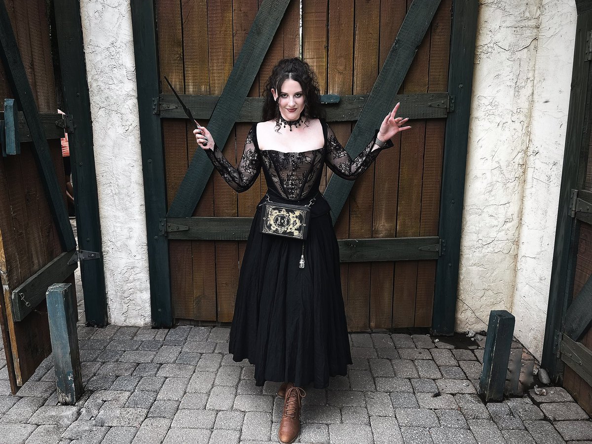 officially_dmp's tweet photo. She’s baaaaaacckk🐍
#garenfest #wizardweekend #bellatrix #year3 https://t.co/502Ew6YKt2