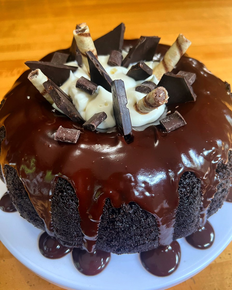pastriesbyjules's tweet photo. Grandmas chocolate cake 🍫🥵 https://t.co/7VtV6NFVnu