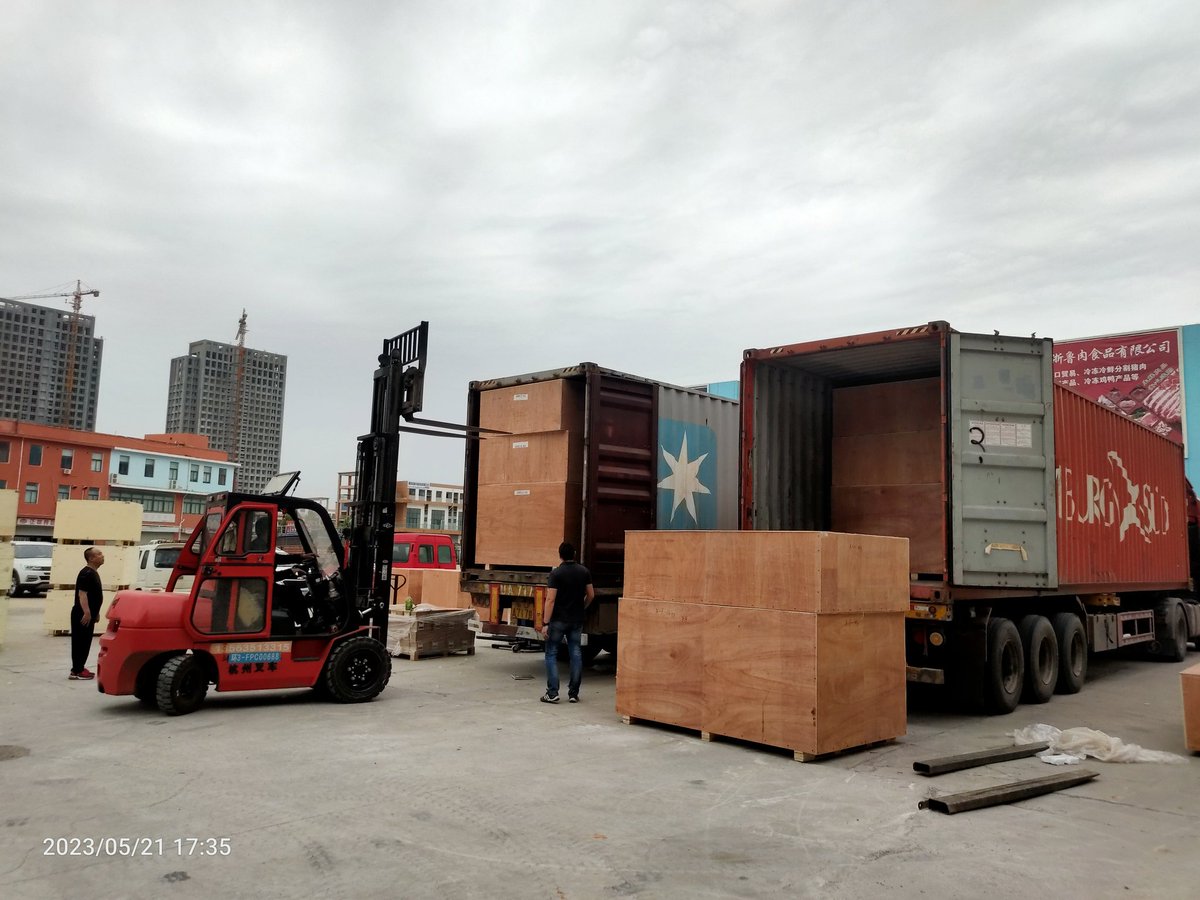 iLaserCNC's tweet image. Two containers are loading, #lasercutter #lasermarkingmachine