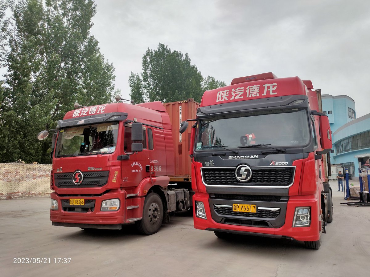 iLaserCNC's tweet image. Two containers are loading, #lasercutter #lasermarkingmachine