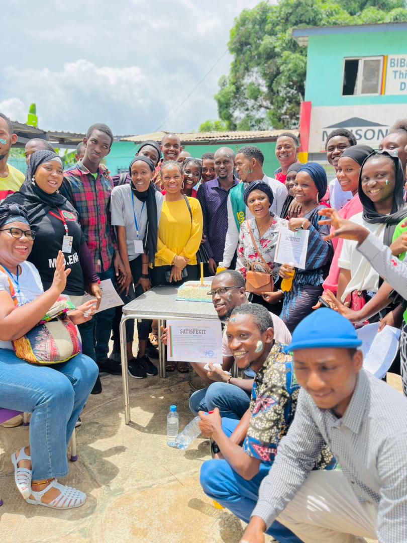 edlab_abdoul's tweet photo. Ce dimanche 21 mai 2023, l'ONG Même Droits pour les Enfants ( M.D-Enf) a tenue une assemblée annuelle et de cette même occasion a fêté sa première année d'existence en présence de plusieurs invités.
Slam
Conte
Moment de partage
Lieux: la #MAOG https://t.co/gDBd6J9S29