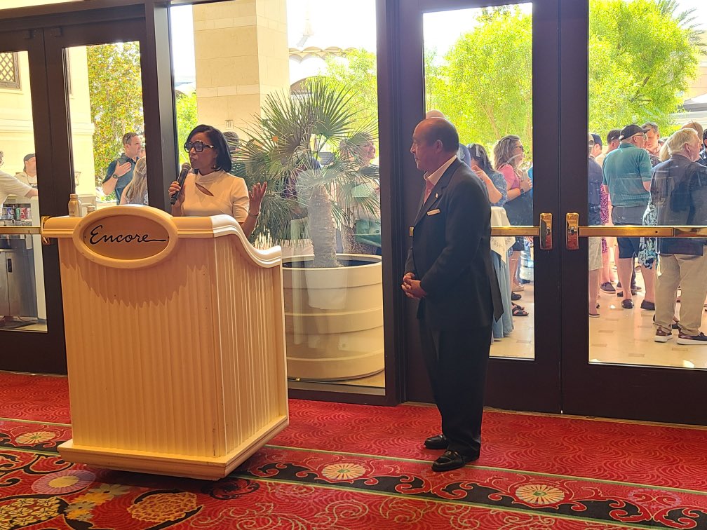CEXAlsobrooks's tweet photo. Wonderful to network with colleagues and business leaders during the Prince George’s reception at the International Council of Shopping Centers conference. We’re here with our economic development team again this year working to bring new businesses and restaurants to the County. https://t.co/LxyqM7veeo