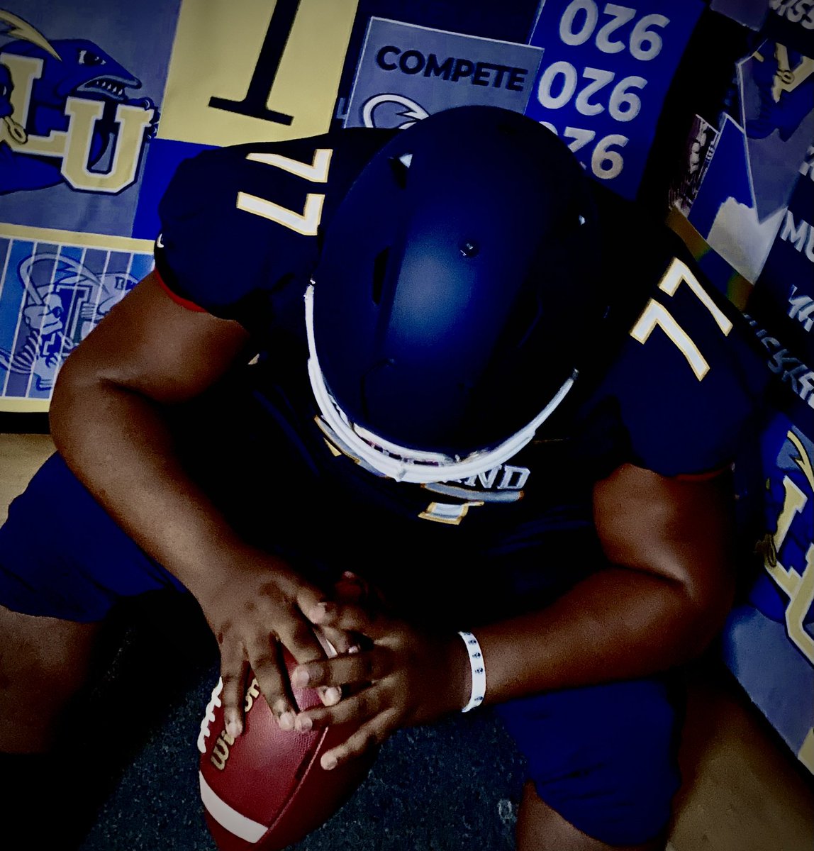 zaire_goff77's tweet photo. Thank you for everyone that has been here for me I’m more then blessed to even receive this chance I’m now committed to Lakeland University 🔵🟡@CoachLehto @LUMuskieFB @LUCoachFeest https://t.co/ZbsnkkzSmB