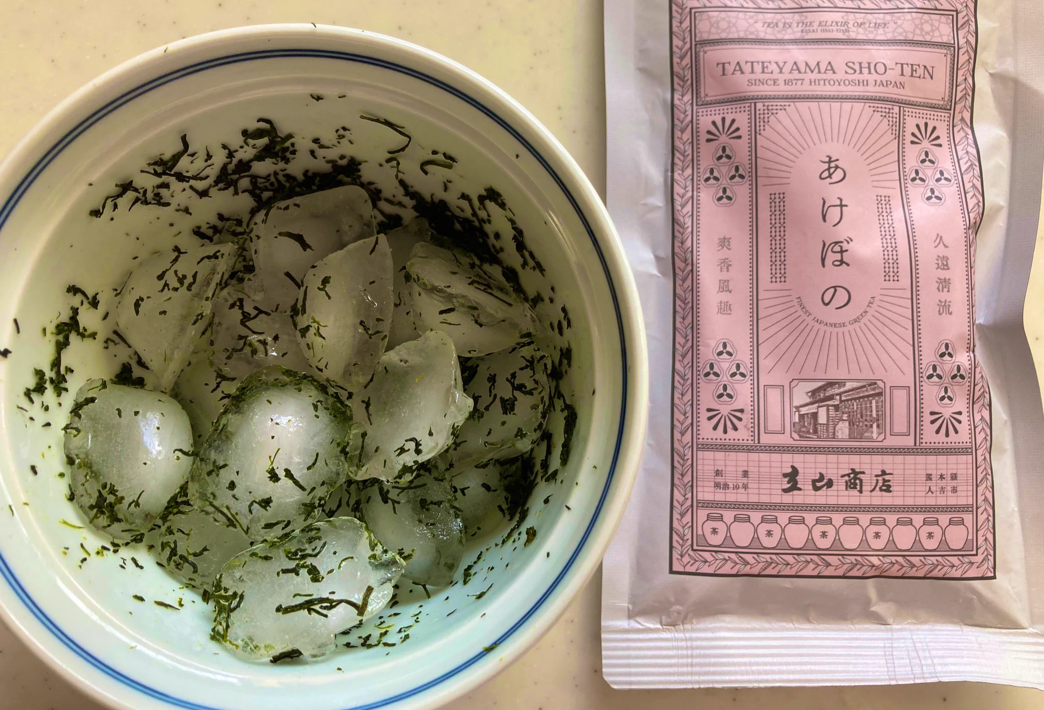 早速やってみた、
まんべんなく張り付かないなぁ、
と…器をポンポン振ると上手く付いた！
ラップして冷蔵庫へ！
夜が楽しみ🥰
これは、これからの季節、
お客様の　＃ウェルカムドリンク　に煎茶用の小さな湯呑みで出すと絶対良いと思う😌✨
ありがとうございます♡
＃熊本　＃立山商店  