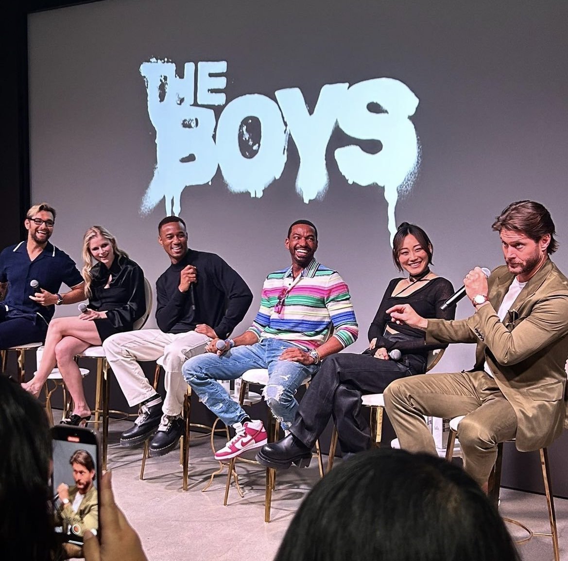 I can't get over how every. single. cast. member. is looking at Mr. Ackles in this shot. <3

#PrimeFYC #ConsiderTheBoys 

(Photo source: instagram.com/p/CshW6cpSGc2/…)