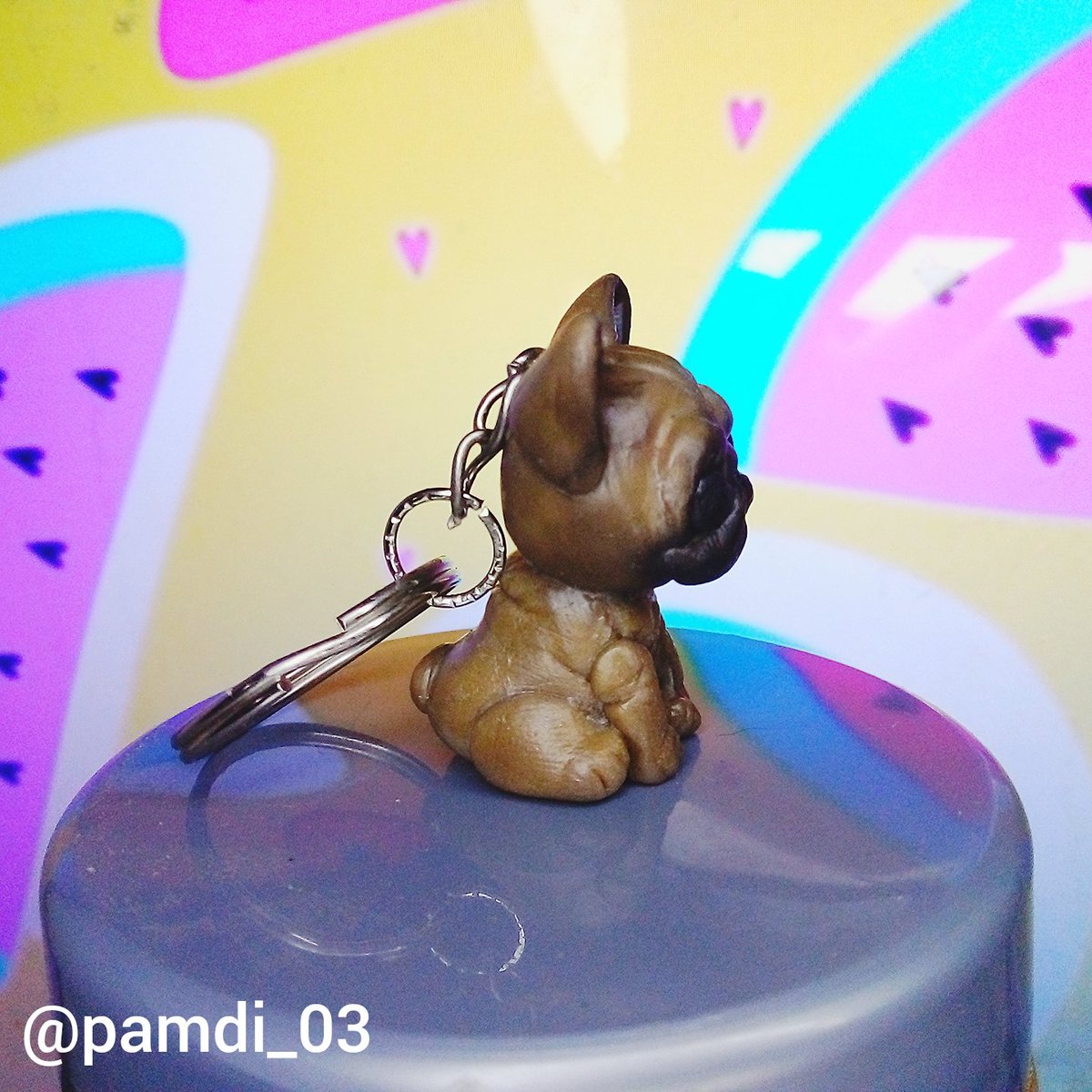 Perrito 🐶
Bulldog francés en porcelana fría para llavero de 3 cm ♡

#bulldogfrances #dog #porcelain #clayart #clay #polymerclay #cute #kawaii #moe #chibi #art #artistontwitter #artworrk #artoftheday #figure #handmade #polymerclayartist #craft #design