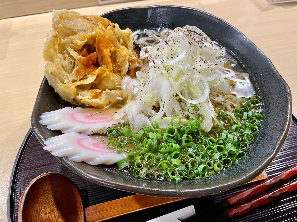 HiokenGames's tweet image. 冷たい中華そばとごぼう天🍥
今週も頑張っていきましょ✨