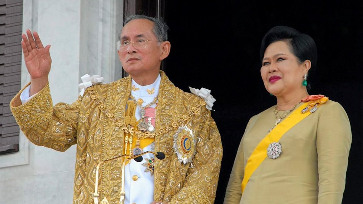 LjLyx's tweet photo. เย็นศิระเพราะพระบริบาล
ผลพระคุณ ธ รักษา

ปวงประชาเป็นสุขศานต์
ขอบันดาล ธ ประสงค์ใด

จงสฤษดิ์ดัง หวังวรหฤทัย
ดุจถวายชัย ชโย.. 🇹🇭💛🙏

#ปกป้องสถาบันฯ
#อนุชนรักชาติศาสน์กษัตริย์ https://t.co/2LLlsLz4Vo