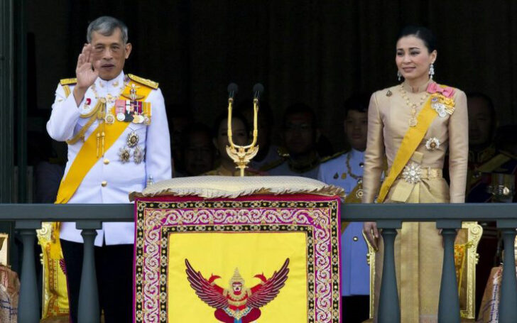 LjLyx's tweet photo. เย็นศิระเพราะพระบริบาล
ผลพระคุณ ธ รักษา

ปวงประชาเป็นสุขศานต์
ขอบันดาล ธ ประสงค์ใด

จงสฤษดิ์ดัง หวังวรหฤทัย
ดุจถวายชัย ชโย.. 🇹🇭💛🙏

#ปกป้องสถาบันฯ
#อนุชนรักชาติศาสน์กษัตริย์ https://t.co/2LLlsLz4Vo