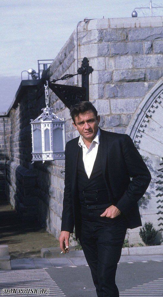 crockpics's tweet photo. Johnny Cash outside of Folsom Prison, 1968. Photo by Jim Marshall https://t.co/hZ3vGDZuif