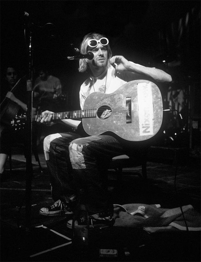 crockpics's tweet photo. Kurt Cobain, 1993. Photo by Jesse Frohman. https://t.co/e20TWxdsp6