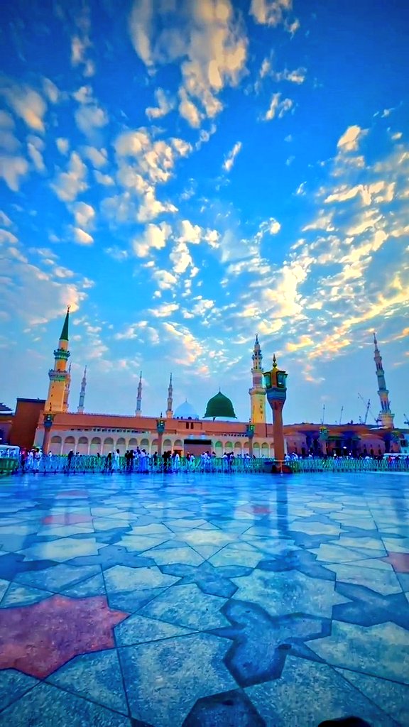AsifAmjad15's tweet photo. کوئی لفظوں سے کیسے بتا دے
ان ﷺ کے رتبے کی حد ہے تو کیا ہے 
ھم نے اپنے بڑوں سے سنا ہے
صرف اللّٰہ ان سے بڑا ہے۔۔

صلی اللہ علیہ وآلہ وسلم ❣️
#Islam #islamicpost  #Madinah #masjidenabwi  #subhanallah  #todaypost #islamicpic #beautiful #tranding  #share #Muhammad ﷺ https://t.co/xlHyEVs65H