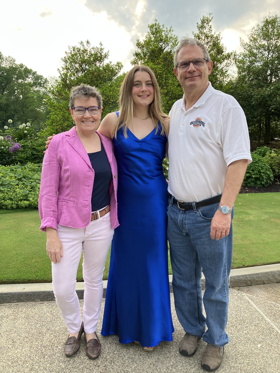 howardgutstein's tweet photo. Emily is off to prom.. https://t.co/zEtyK6MEzl