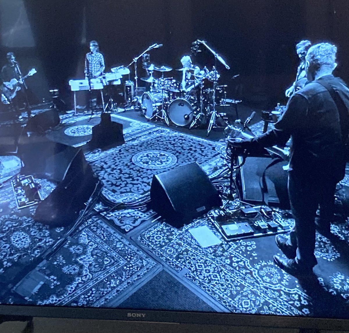 Must500's tweet image. Thank you for the impromptu concert !! #FooFighters #veeps so 🔥 🔥