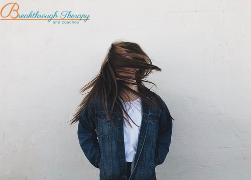 TXBreakthrough's tweet photo. High functioning-anxiety doesn't make an enjoyable life out of reach. This comedian talks about coping strategies you can try: https://t.co/J35INcdNs4 🔆 #Texas #veterans #couples | https://t.co/mXi1zlxd9y #veteran #Texas #Couples #Militarylife https://t.co/3lz36NwyWr
