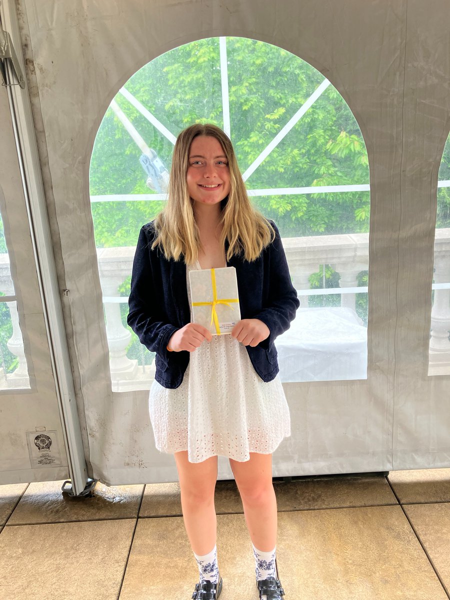 howardgutstein's tweet photo. Emily wins Sotak honors!

The faculty of Shady Side would like to honor those students who with the quiet example of their lives have demonstrated the generosity of spirit, positive concern for others, and the genuine compassion that enabled Mr. Sotak to inspire those around him. https://t.co/No4XvJHeYi