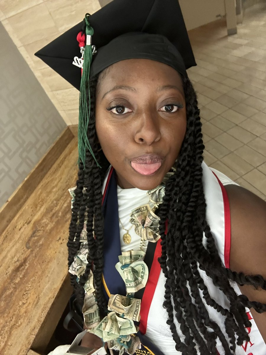 mvlxyv's tweet photo. the category is SLAY #csungrad #thatgirl https://t.co/CL0tCZ8F8s