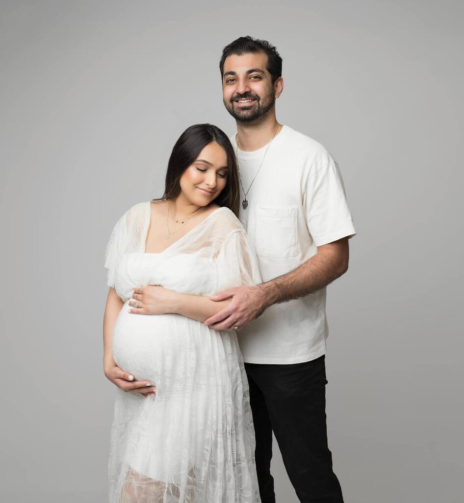 Happy happy birthday to the best hubs and dad to our sweet babies 🥹😍💕 @spacemann11 💗 Thanks for being our rock 🫶🏽 Cheers to the best year yet 😍•
• #nextwithnita #nwnfamily #ajeetandnita #family #happybirthday #34thbirthday #maternityphotography #… instagr.am/p/Cshp0teOlFV/