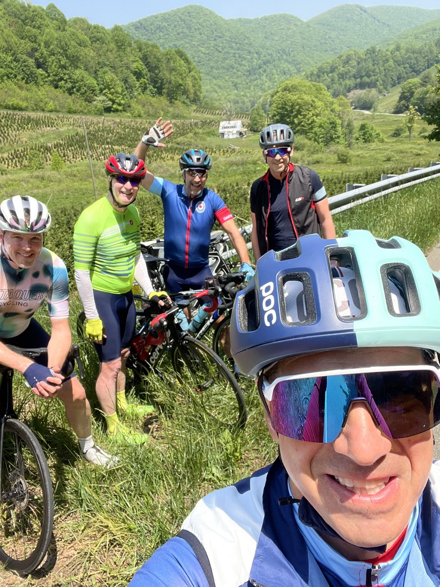 ClementeBotelho's tweet photo. 4 days of Incredible Cycling + Sights in Boone, North Carolina
 
320 Kms 
6300 Metres Climbed
26 espresso
18 Energy Gels
Infinite vistas of forested mountains
a ‘few’ cans of local IPA
45 times Anthony expletively thought a climb was over
126 bad Dad jokes https://t.co/fdq44lVQSD
