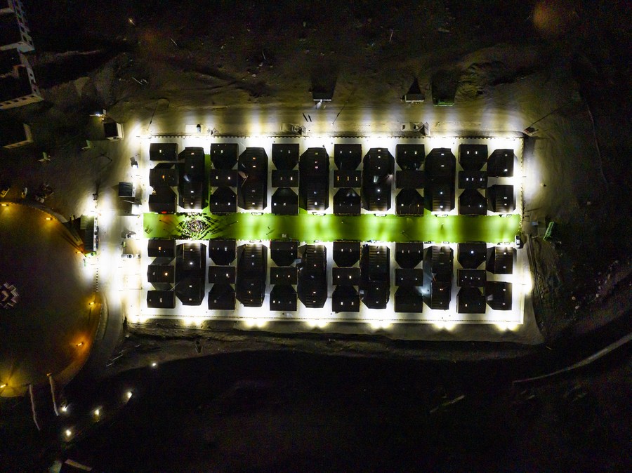 ZhengguanNews's tweet image. The Mount #Qomolangma base camp for tourists is dotted with #tent hotels that accommodate travelers from afar. The tents are made from black yak fur, a unique scene at the mountain foot.