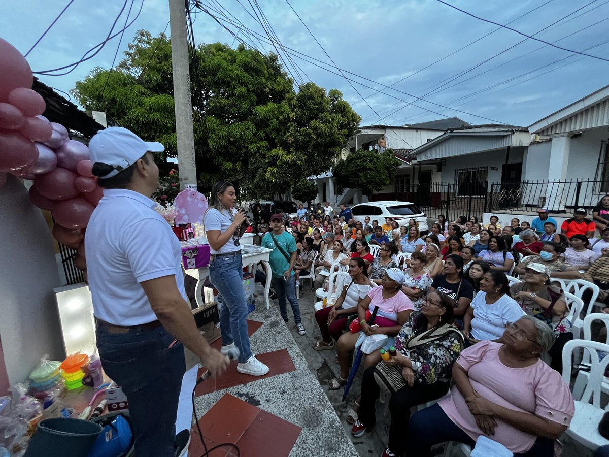 heidybarrera03's tweet photo. En el mes de las madres, seguimos conmemorando a estas grandes mujeres que la dan toda por sus hijos. 💜Gracias a los amigos de la localidad Norte Centro Histórico por esta gran invitación.🙌🏽🫶🏼 @TitoCrissien 

#barranquilla #mesdelasmadres #masrealidades https://t.co/XlKII7QGo4