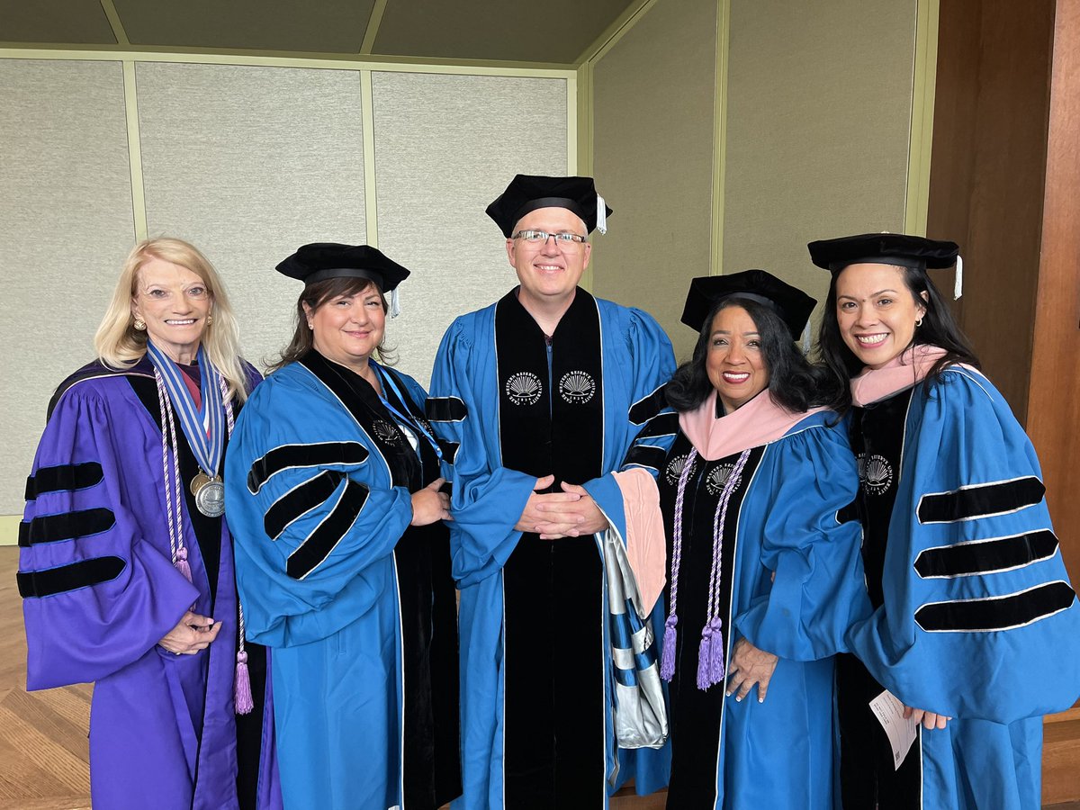 DeniseWocn's tweet photo. On Saturday May 20, 23 the FPB School of Nursing presented diplomas, awards, honors to hundreds of nursing students!
Congratulations to all of the Bassett &amp; NYPScholars!Thank you Joyce Fitzpatrick,PhD, MBA, RN, FAAN for your ongoing commitment to nursing..leadership &amp;development! https://t.co/CMJSg9Usjy