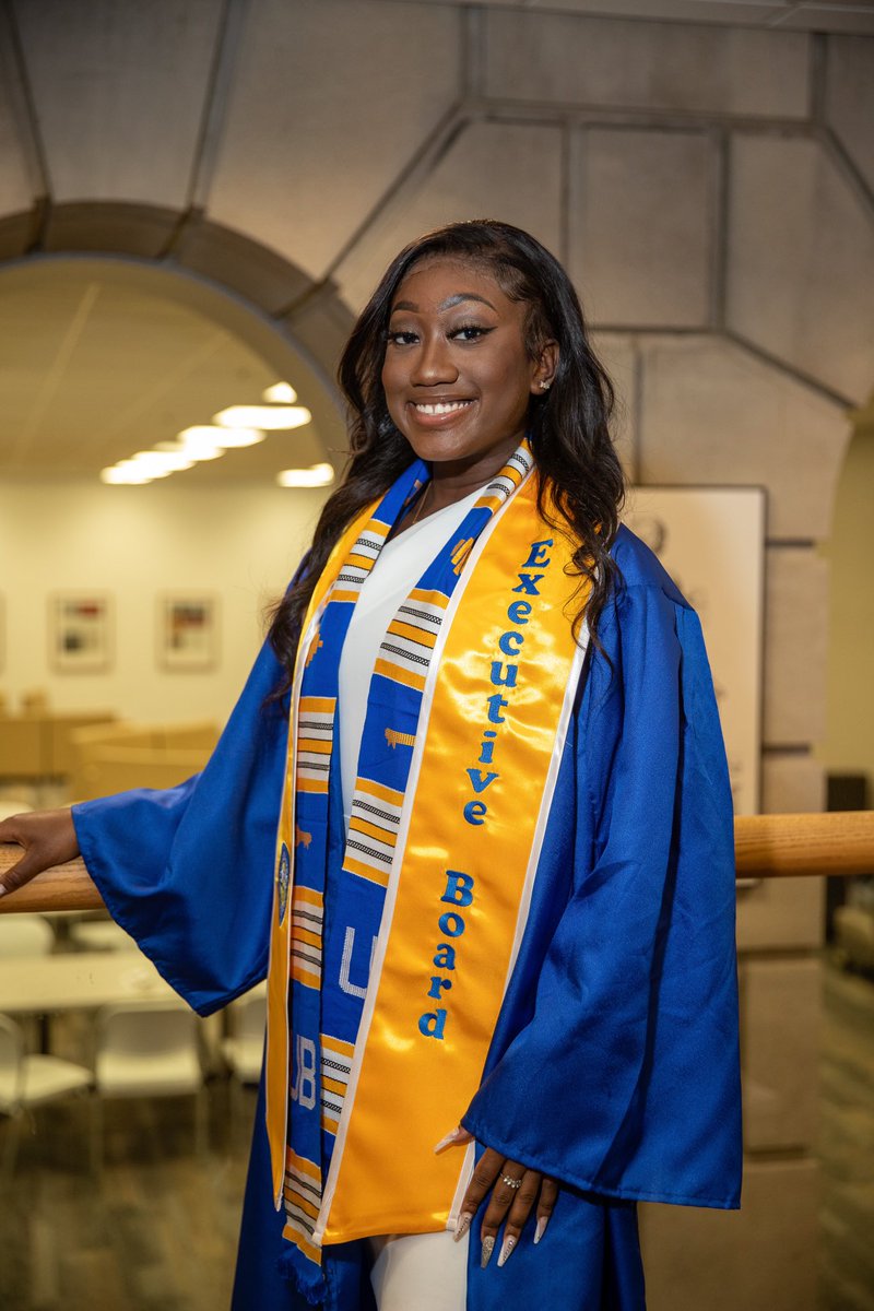 rochypoo415's tweet photo. Congratulations 🎈 Kellee! We are SUPER proud of you! 
Auntie Ann 
#UBClassof2023 https://t.co/NXkOAz5YxG