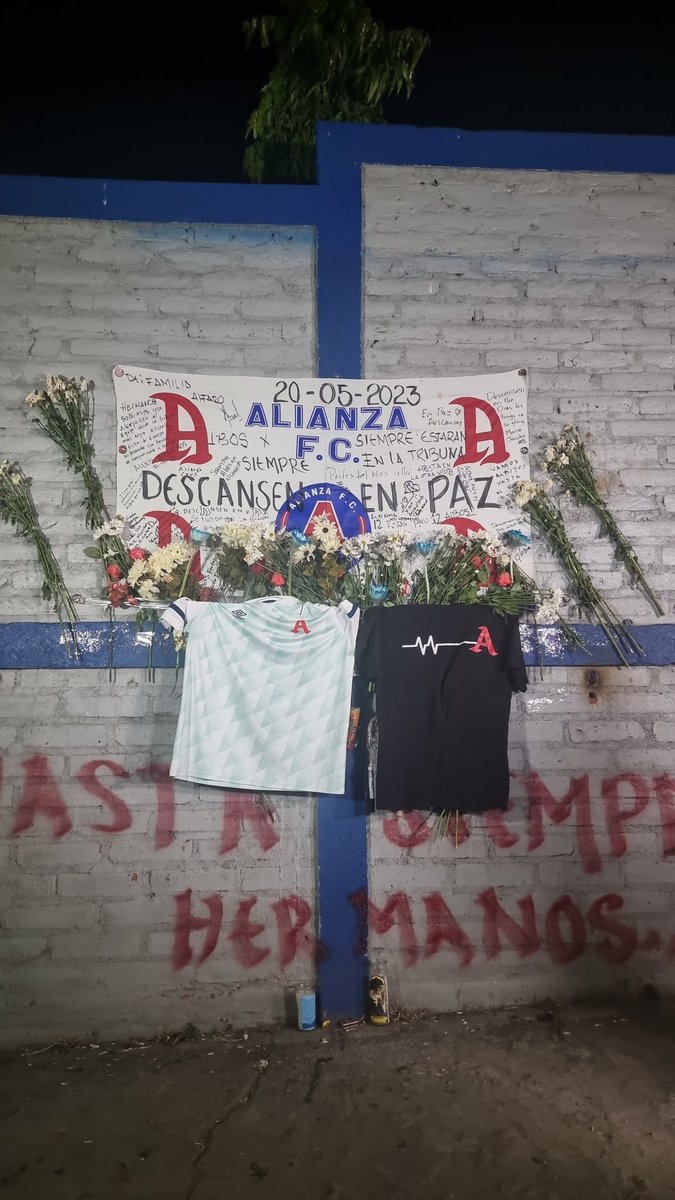 Por los que alientan desee las tribunas más altas 🙏🏽💔🅰️