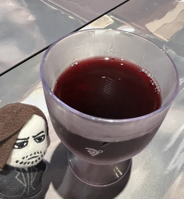 神戸と彦ぬいちゃん 京都と同じで近場過ぎて、ライブの日に観光とか名物食べたりはしないから映えない。 だが!BUCK-TICK聴かせたコム・シノワの焼き菓子ならあるよ!!
