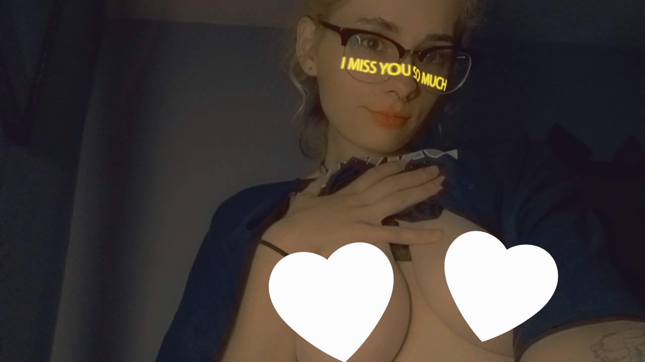 Pssst check my beacons #mvgirl #hottest #mills #sexyworker #sluts #sundayvibes https://t.co/KRqcAk8zyi