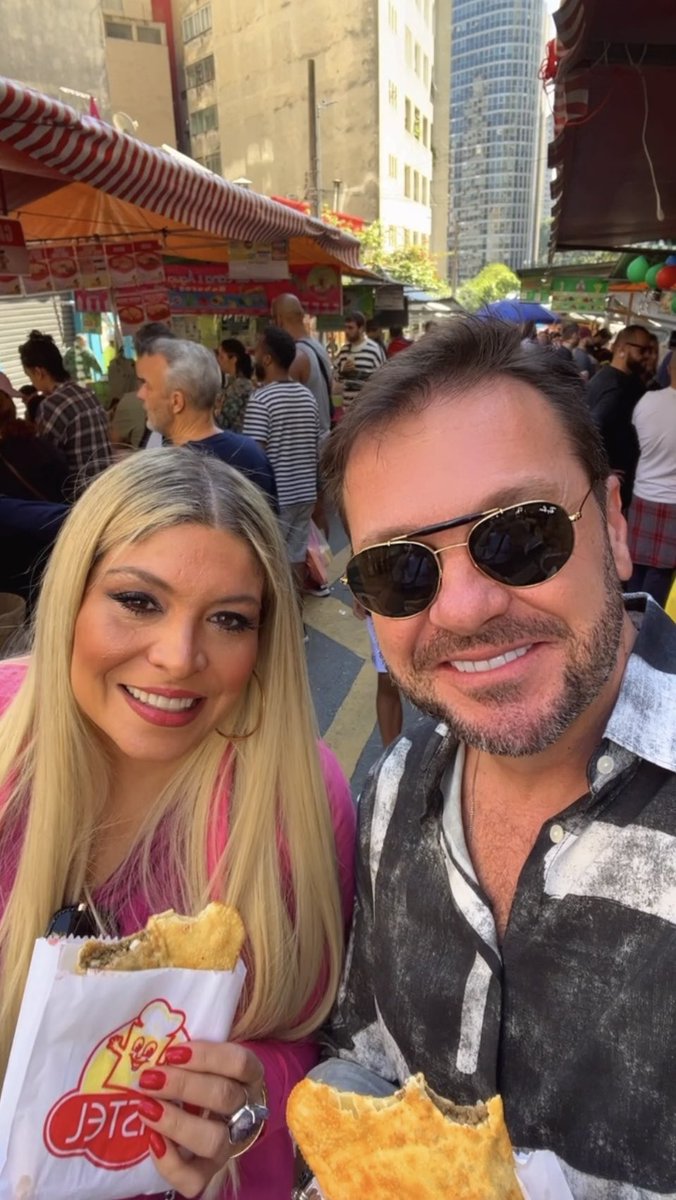 Albertbressan's tweet photo. Nosso domingo foi leve,c pessoas, amigos fãs de verdade.Começou no pastel #batpastel @Adryanaribeiro Tarde espetacular no almoço @lisagomesreal #behappy #adryanaribeiro #casalmezamo #albertbressan #lisagomes #elianadelima #ritacadillac #pastel #pagode #samba #feijoada #amigos https://t.co/G3nvthtFdU