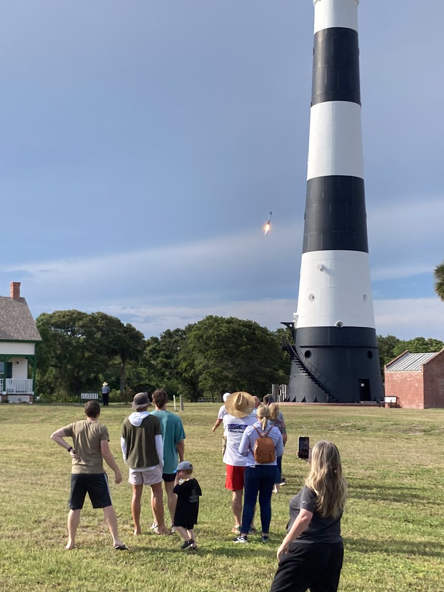 CapiAndreV's tweet image. SpaceX Falcon 9 / Dragon Crew Axiom-2 launch &amp;amp; landing @ Cape Canaveral Lighthouse 🚀