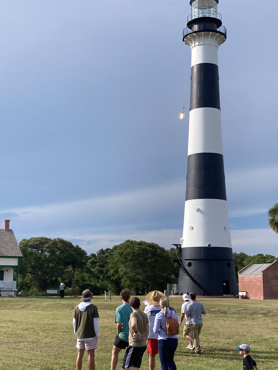 CapiAndreV's tweet image. SpaceX Falcon 9 / Dragon Crew Axiom-2 launch &amp;amp; landing @ Cape Canaveral Lighthouse 🚀