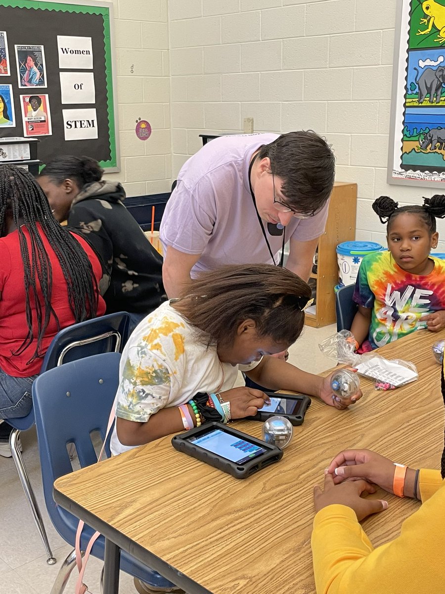 100GOCConyersGA's tweet photo. Thank you @SlaterPBSA for allowing us to #TAKEOVER their school! Girls from across the metropolitan area learned: #Botany, #Robotics, #SpaChemistry, #Binarycoding, and #gaming with our ESports team! Thank you @JovanDM &amp; @PBS_Atlanta ! @NikkitaDW https://t.co/QoheiblTJj
