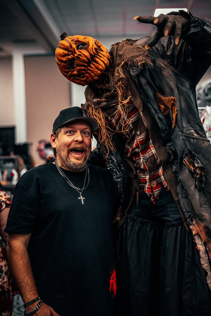 i hear this dude’s a freak @Freaks_HHN