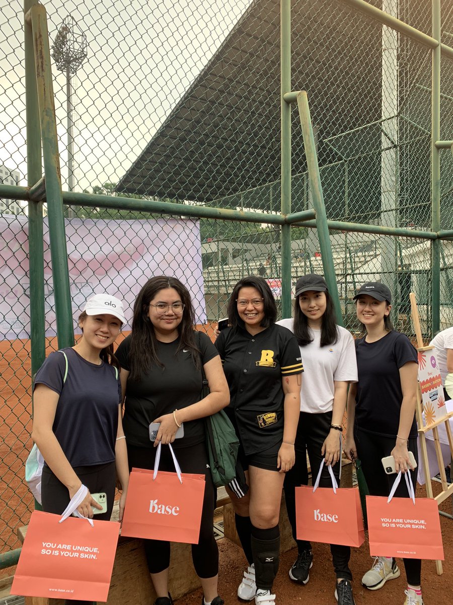 itsmybase's tweet photo. IT'S A WRAP!! π₯³
a glimpse of BASEPLORATION: SOFTBALL with supperbowl team πΈ
Btw, are you guys excited for vol 2? ππ Pokoknya stay tuned terus di @itsmybase yaa π
#BASEploration #itsmybase #BASEFriends https://t.co/PAmJFA1gqg