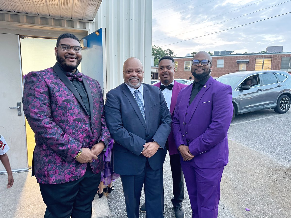 <a href="/WalnutHillES/">Walnut Hill Elementary School</a> YOU’VE DONE IT AGAIN 

Our families showed up for our 
Mommy &amp; Me Formal! 
Everyone looked AMAZING😍

#MommyandMe
