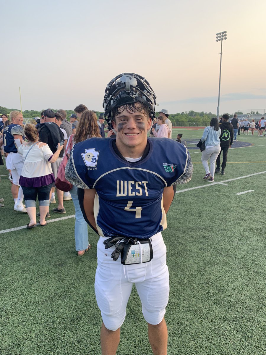 tom_trone's tweet image. Way to go out of high school football with a win helping the west squad tonight. @CarsonTrone Proud of you!