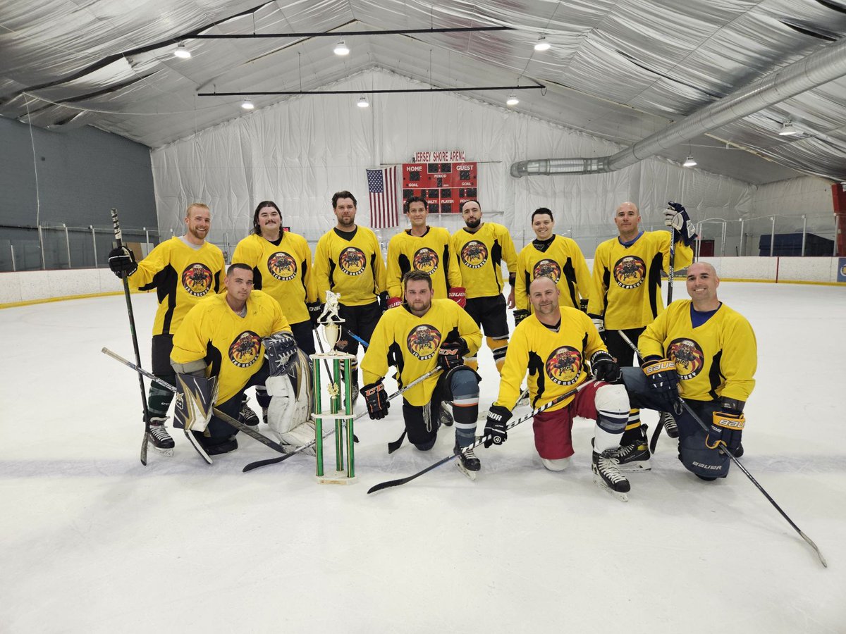 Congratulations to the Man Bear Pigs - who won their division of the JSA Spring Adult League 🥅🏒