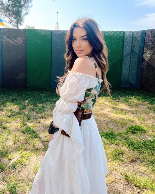 Very much in my renaissance farmer girl era and don&rsquo;t see it ending anytime soon 🌿 https://t.co/EdCKnL6xsQ<a href="/tag/lacomiccon2021"class="tags"><span>#lacomiccon2021</span></a>