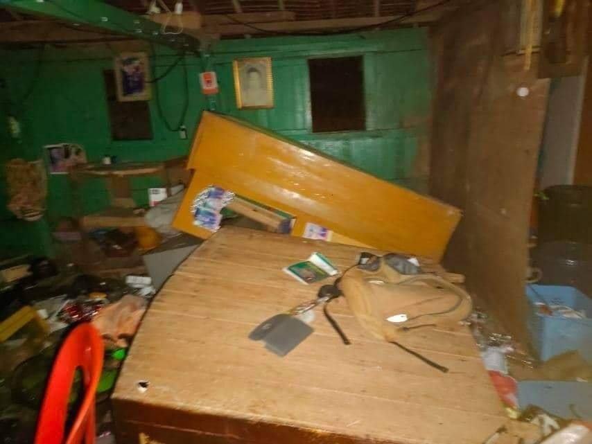 MannShein1's tweet image. PDFs had attacked the heinous SAC militias in Kyaukkar vlg,#Palaw tsp,#Taninthayi Div at 22:00 hrs,May19&amp;amp; blazed the Administration office , destroyed the leader's home. Seized 2 guns.KTM
#WarCrimesOfJunta
#2023May22Coup 
#WhatsHappeninglnMyanmar