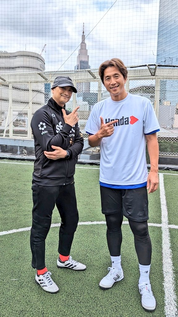 昨日は元サッカー日本代表の福西選手（@fukunishi_t）とフットサルしてました⚽

ところが途中で人生初の肉離れを起こしてしまい最後までプレーすることができませんでした…orz

僅かでしたが心弾む時間をありがとうございます✨

写真はもちろんラリポーズで🤠