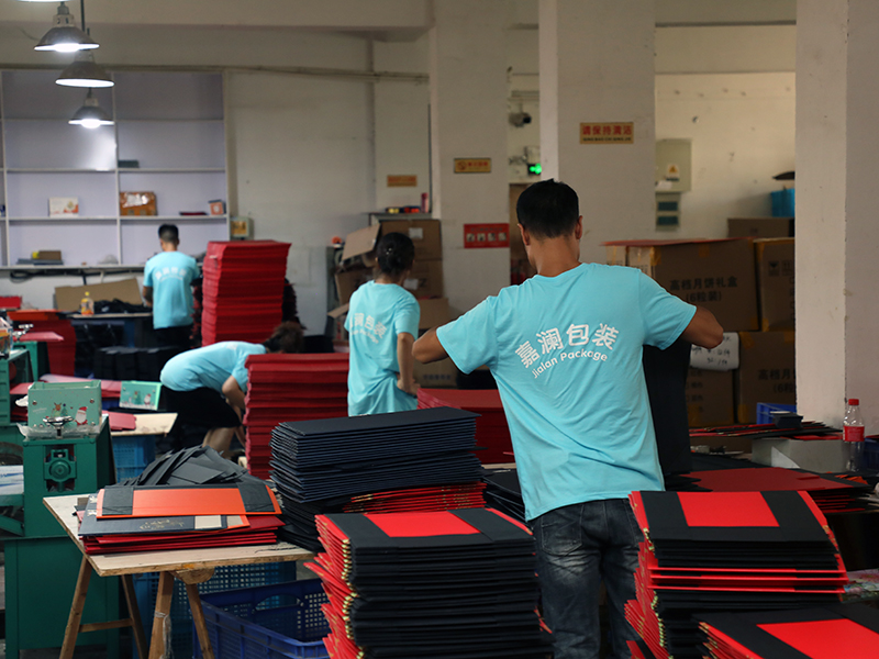 jialanpackage's tweet image. The new design top and bottom folding gift box shines on the market

This gift box breaks through the limitation of a one-piece clamshell magnet folding box, providing consumers with more choices.

Web: good-package.com/?twitter=1
#foldingbox #giftbox #foldinggiftbox #paperbox