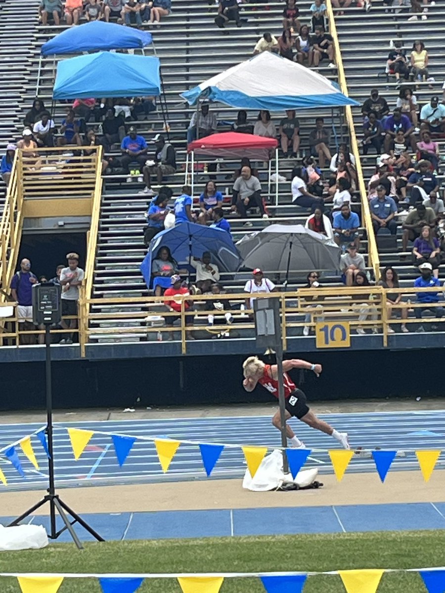WlhsF's tweet photo. @masonavery13 with a 11th place finish in the 400m dash at the 2A state championship on Saturday! Big time year for him CVAC all-conference in 400m and 4x200 relay.  2nd in regionals in 400m. https://t.co/OMgVYwsP43