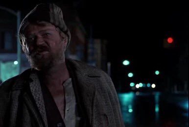 porliniers's tweet photo. Siempre que la vemos encontramos algo nuevo… El candidato a alcalde en 1955, “Red” Thomas, es el borracho que se despierta cuando Marty vuelve a 1985 #BackToTheFutufe https://t.co/xv88RydWPS